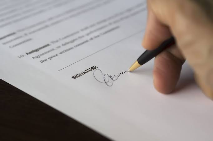 Forensic Signature Examination Services: How Experts Verify Authenticity and Detect Forgery