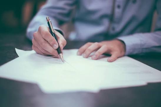 Forensic Signature Examination Services: How Experts Verify Authenticity and Detect Forgery